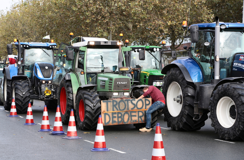 Megaprotest lokt tienduizenden misnoegde boeren naar Stroe om te protesteren tegen het stikstofbeleid