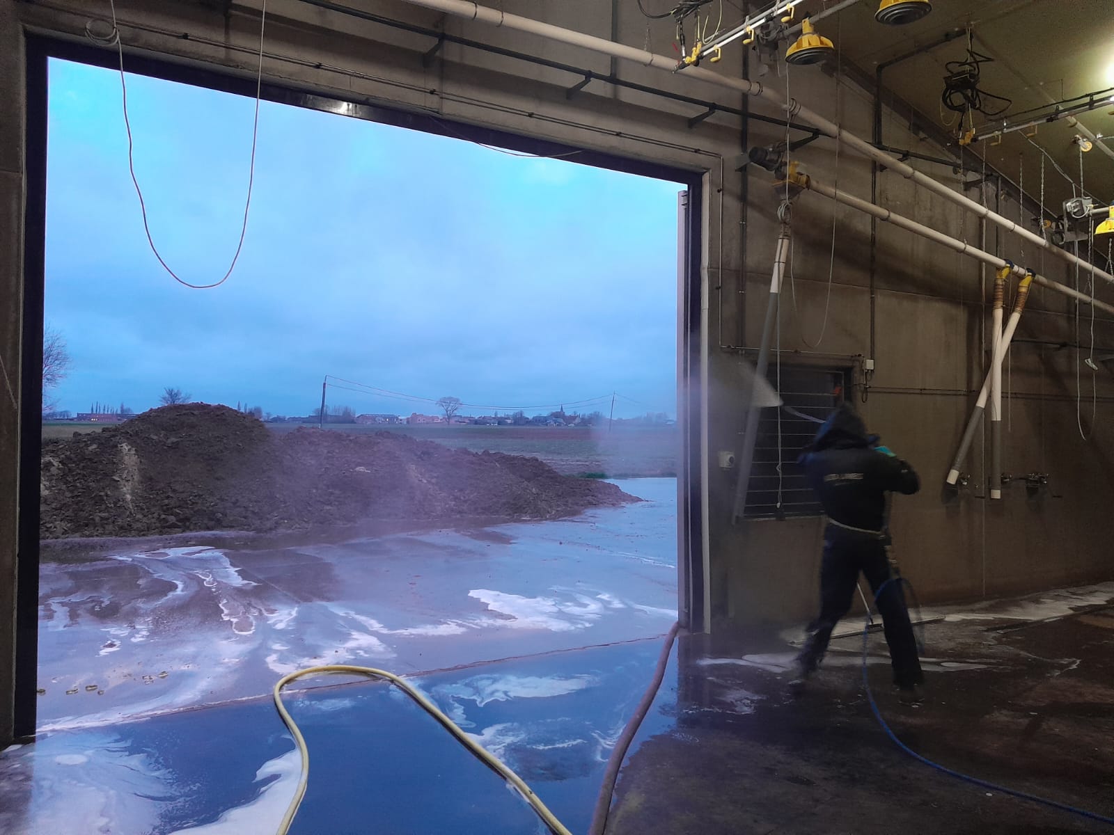 (+) Mestafvoer in een bewakingszone