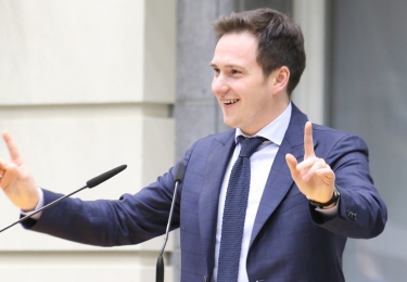 Francesco Vanderjeugd verontwaardigd over gold plating van minister Ben Weyts 