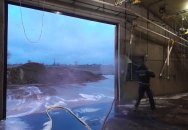 (+) Mestafvoer in een bewakingszone