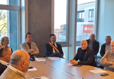 (+) Minister van Landbouw Jo Brouns ziet Prijzencommissie Deinze stagneren